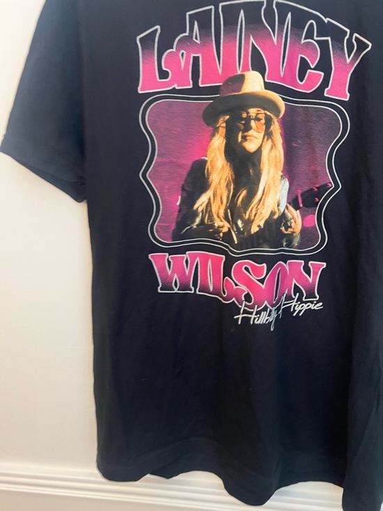 Lainey Wilson Tops - Lainey Wilson Graphic Tee in Black with Pink Accents concert T shirt LONG